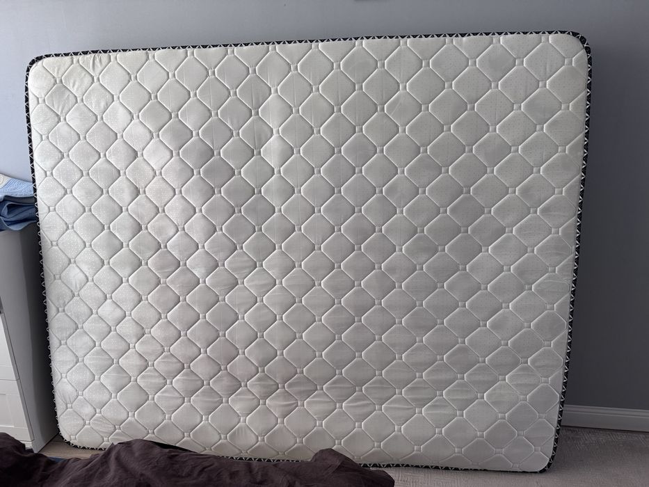 Продам матрас 160 на 200