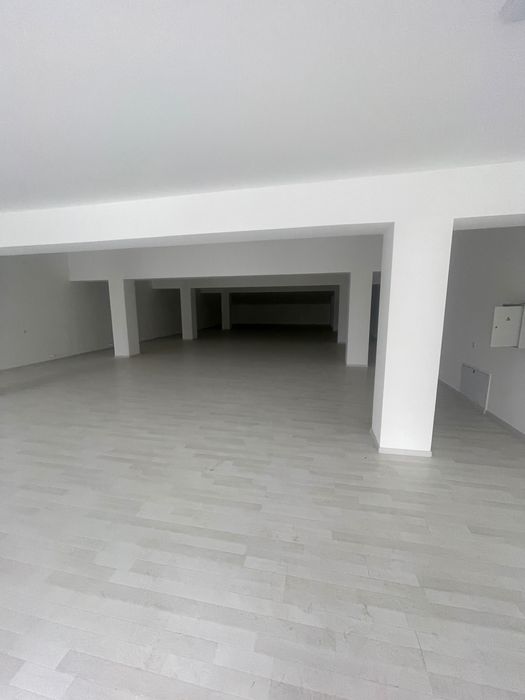 Сдам здание более  1200 кв м 3 этажа в центре города