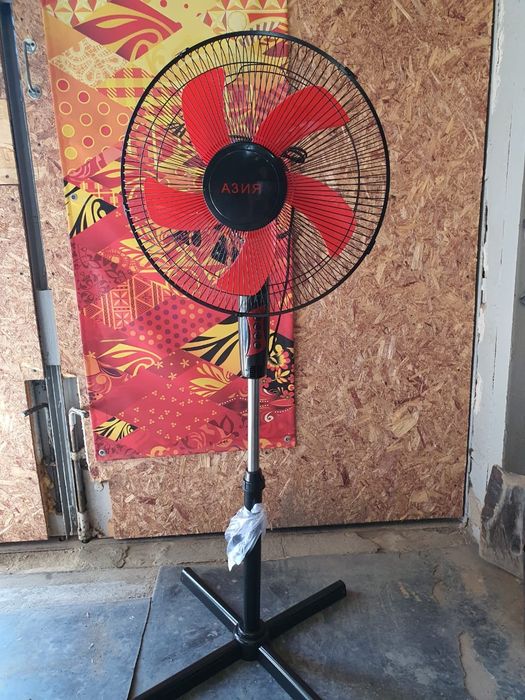 Вентилятор напольный Vitek.