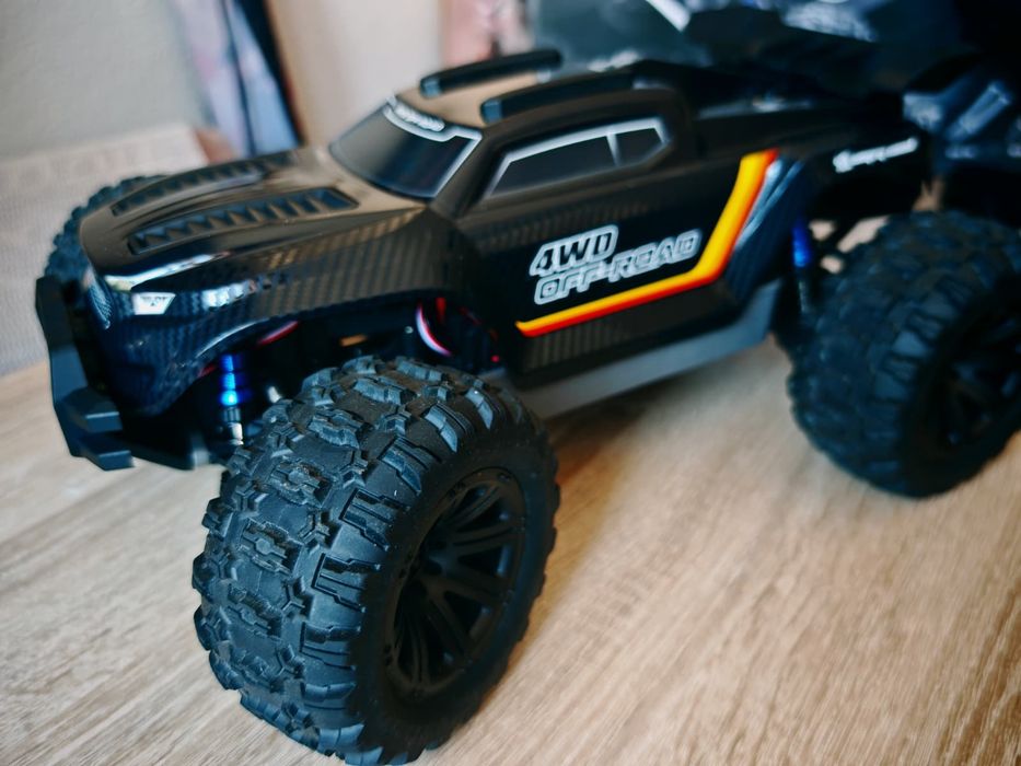 Mașina cu telecomanda RC mjx 12212 automodel 1.12
