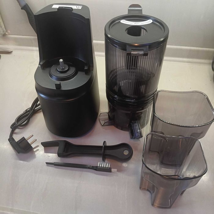 НОВА! Бавна сокоизстисквачка с широк отвор 135 мм, студено пресоване