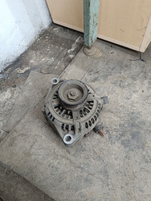 Продам генератор на lexus gs300