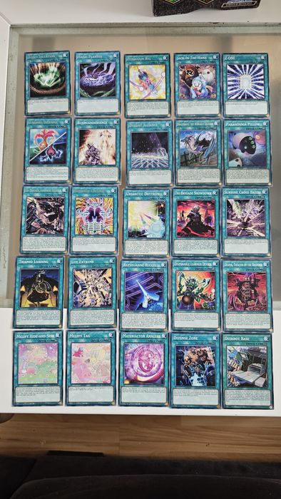 Продавам оригинални Yugioh карти
