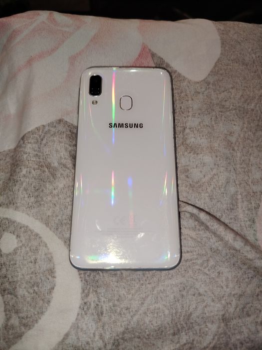Продавам телефон Samsung A 40