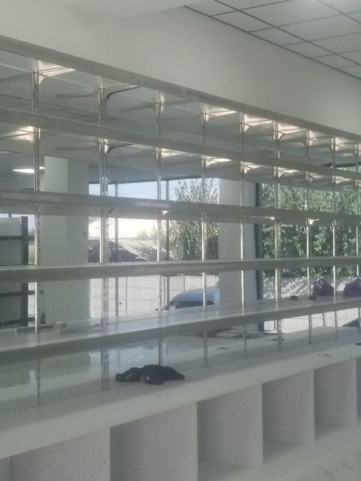 Полки и прилавки