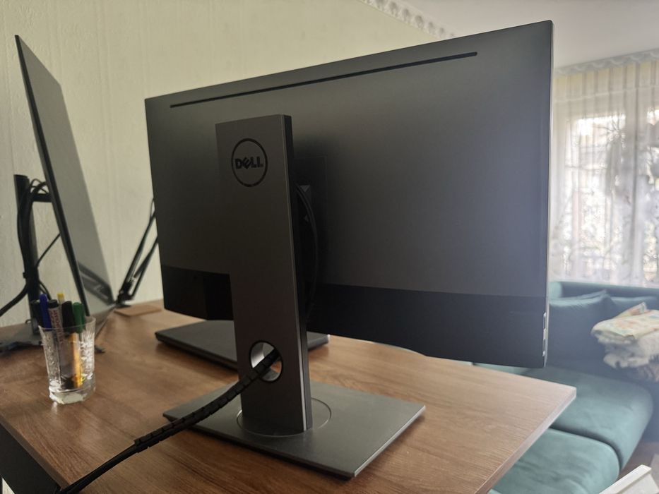 Монитор Dell U27