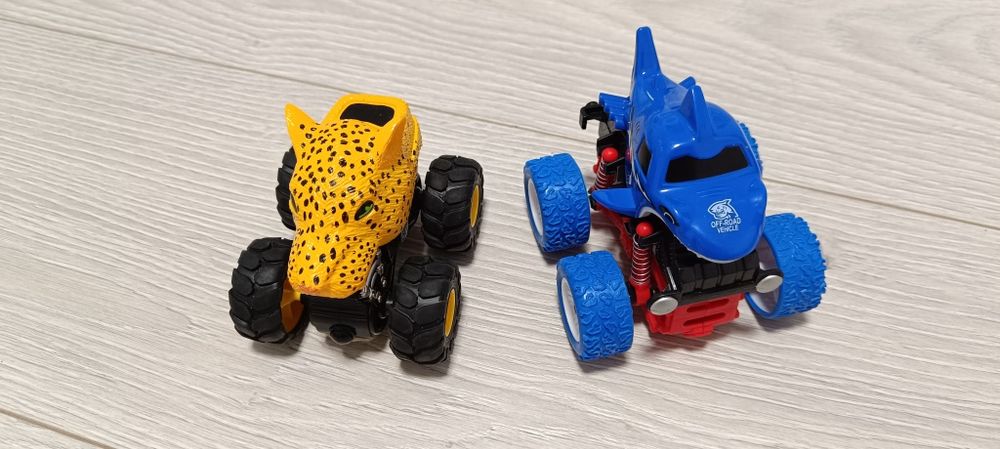 De vânzare set de 2 mașinuțe