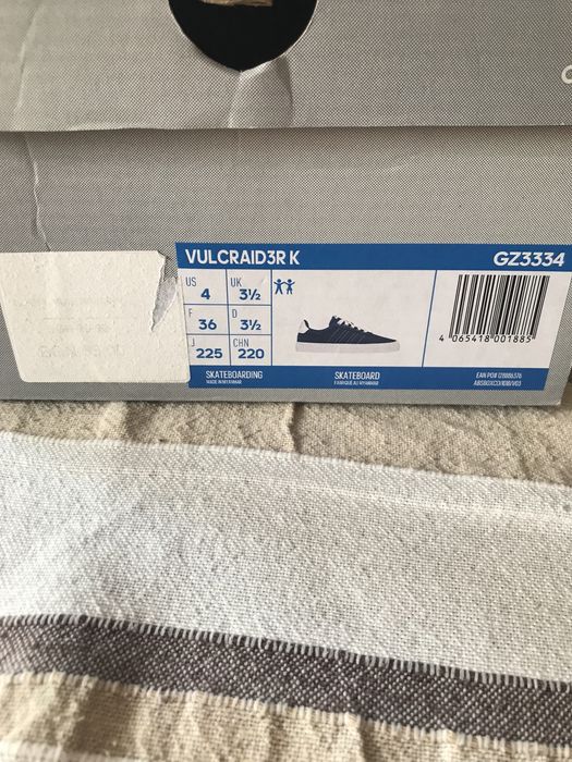 Чисто нови Adidas номер 36