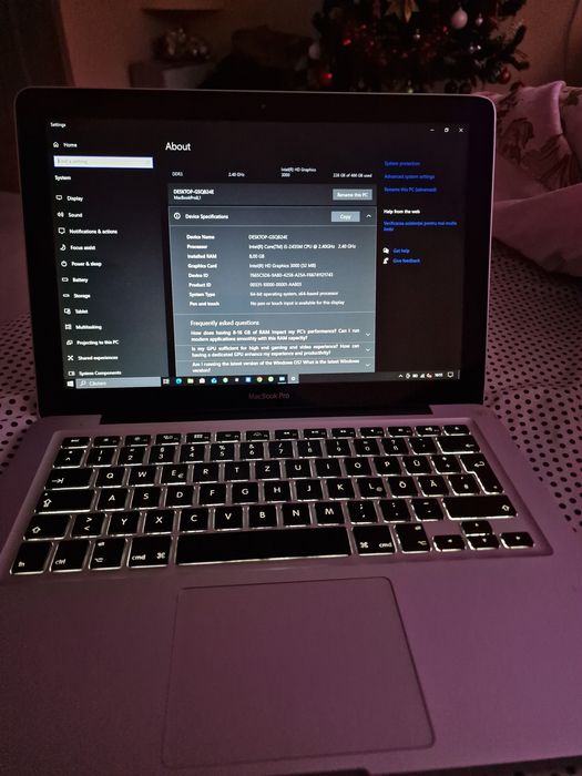 Vând MacBook Pro original, super îngrijit, cu Windows 10 Pro instalat,