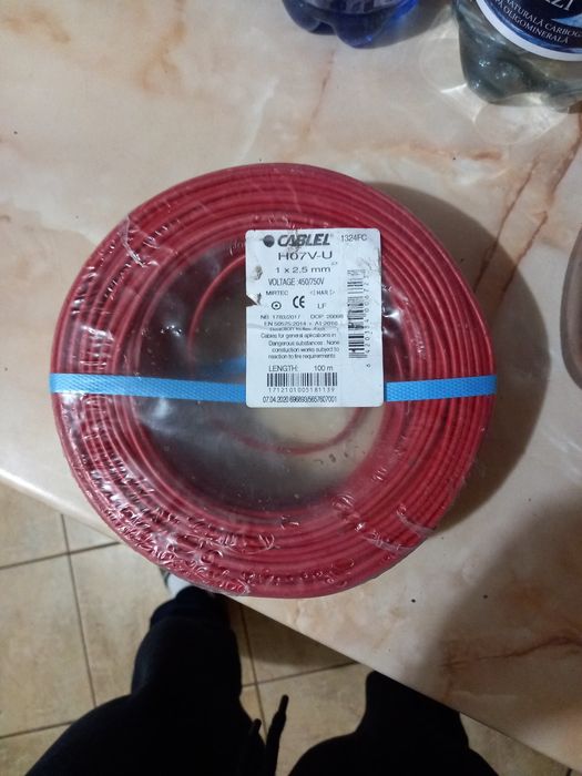Rola cablu : 100m × 2,5 Roșu.