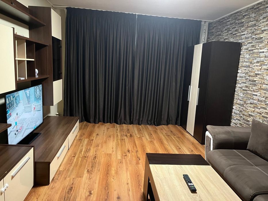 Închiriez apartament