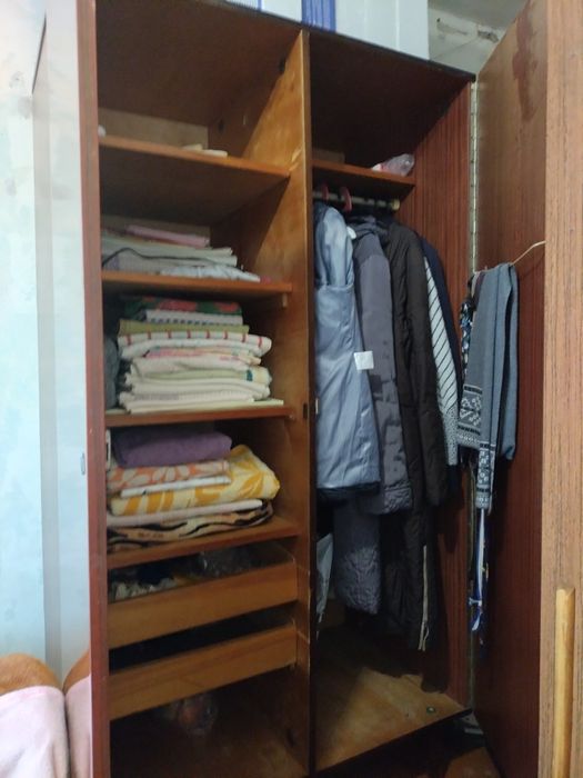 Продам шкаф срочно