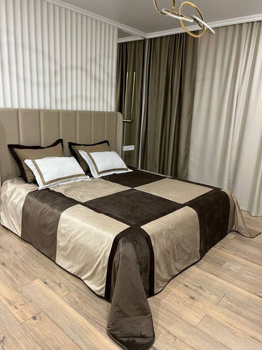 Мягкая двухспальная кровать по вашим дизайнам