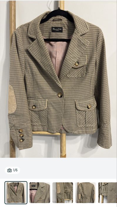 Страхотно сако на Massimo Dutti и червена блуза на Michael Kors