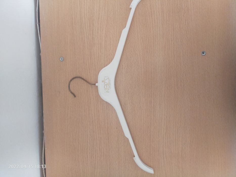 Вешалки для одежды.