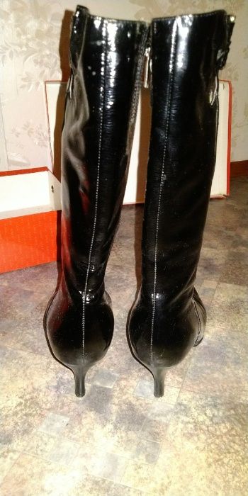 Полусапожки Кожаные лаковые р. 39