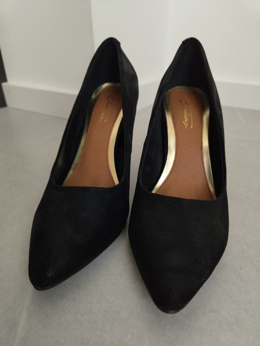 Стилни обувки на тънък висок ток 39н.