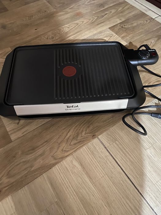Gratar electric Tefal Plancha Valencia Silvermania CB6718, 1600 W, 2/3 grill, 1/3 plansa, Negru/Inox