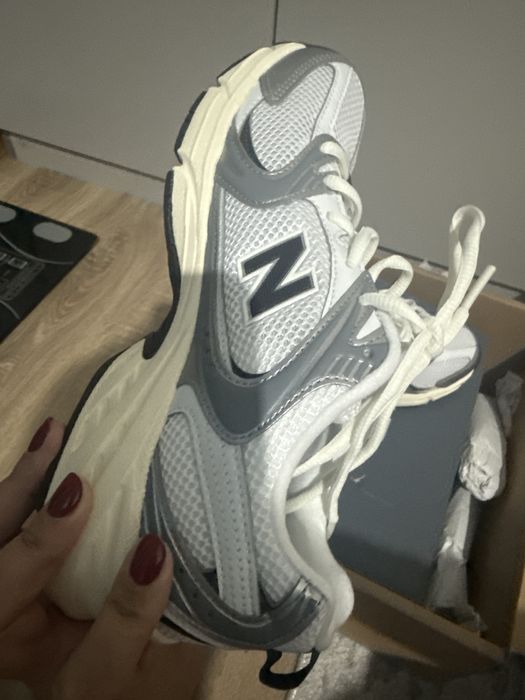 Продам кроссовки