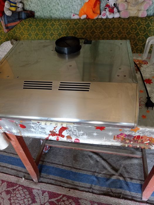 Vând hota inox Beko