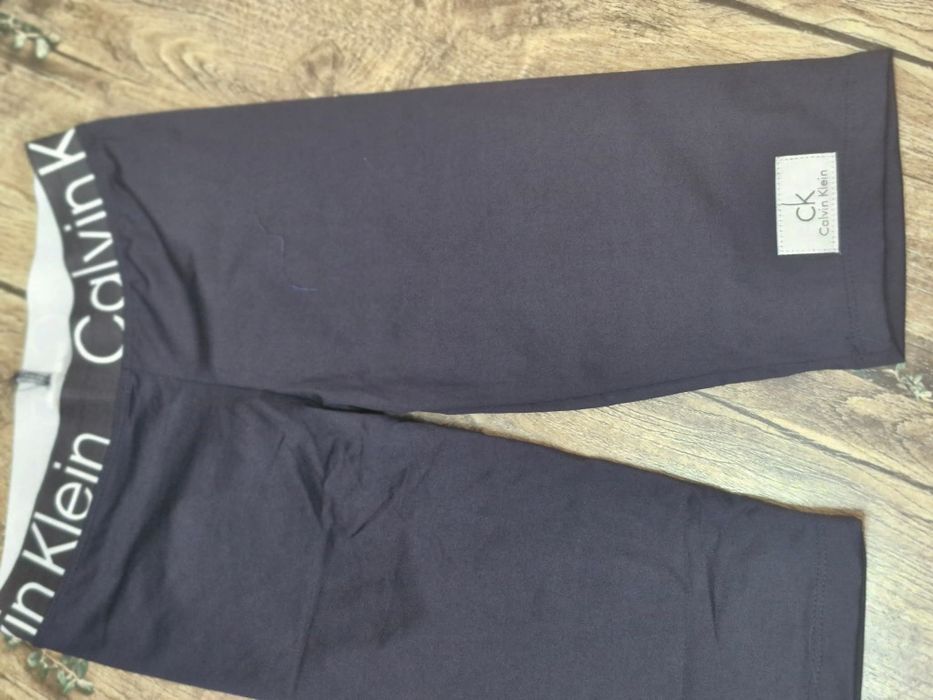 Pantaloni scurti noi