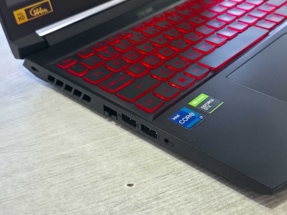 Acer Nitro 5 AN515-57-705X / i7-11800H / GTX 1650 4GB / 8 GB DDR4 / 512 GB NVMe