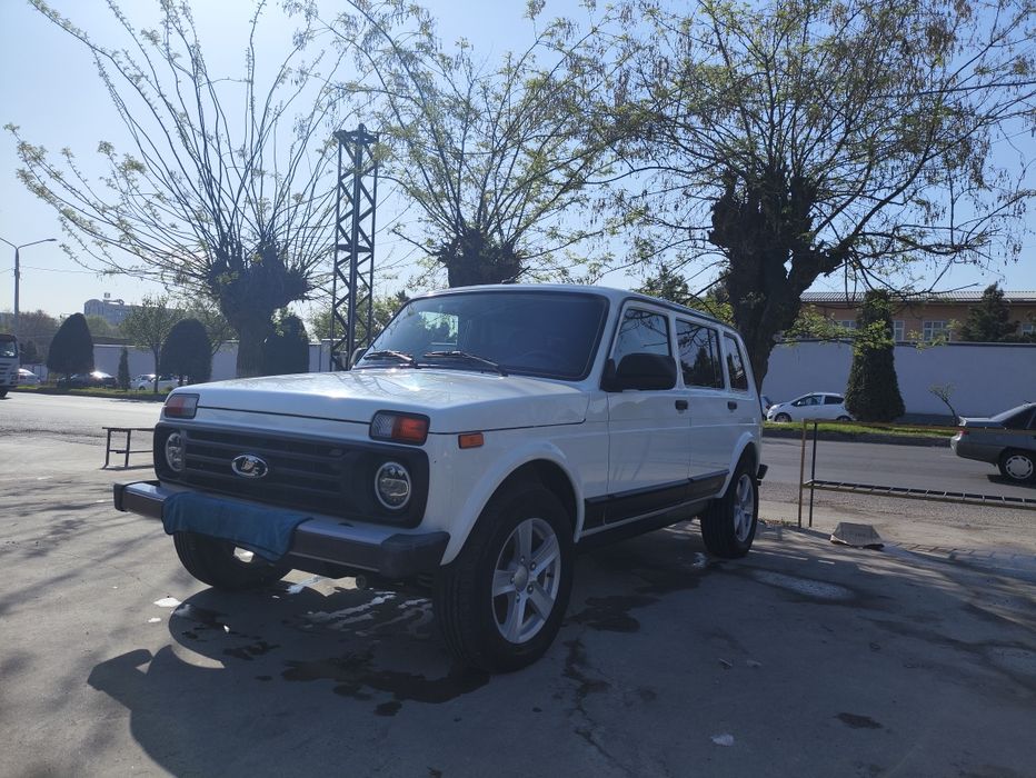 Нива легенда 4 дверная