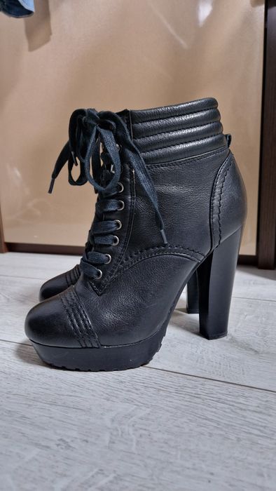 Botine de piele naturală DKNYO