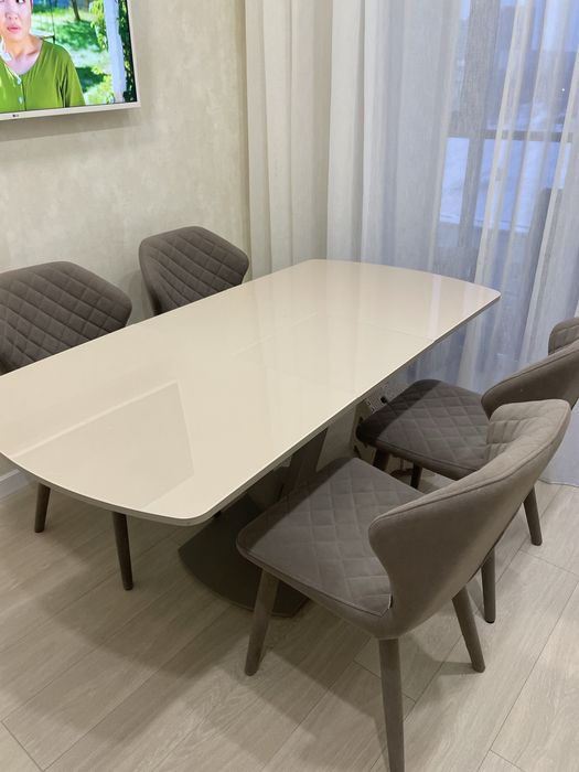Стол со стульями