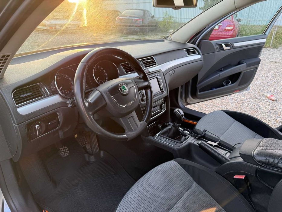 SKODA Superb 2011 — imagine 5