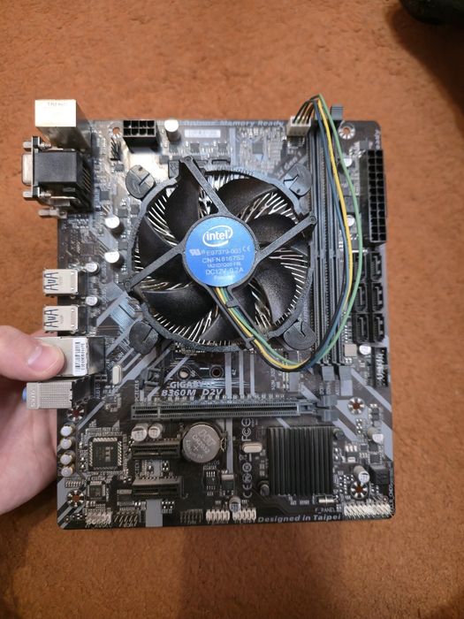 Gigabyte B360M D2V + Intel i3-8100