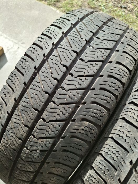 2 Anvelope M+S  215 65 r15C Semperit