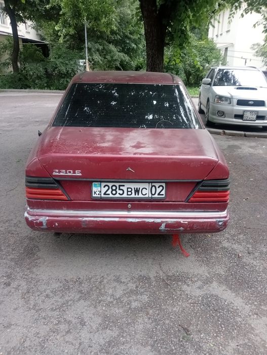 Продам задний бампер мерс 124 и плафоны