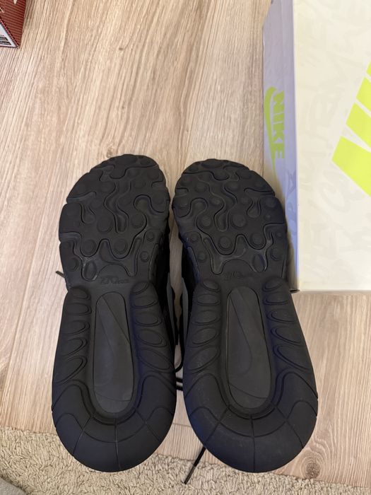 Vand adidasi Nike 270 React negrii