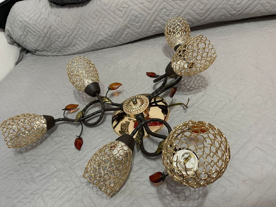 Lustra moderna cu 6 brațe