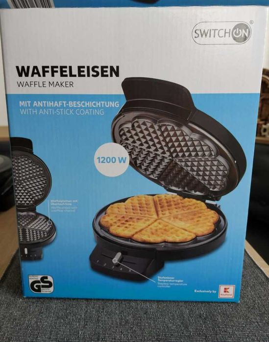 Aparat de făcut vafe/gofre model Switch On WM-A201 are o putere de 1200 W,  suprafață de coacere împărțită în formă de vafe rotunde divizate
