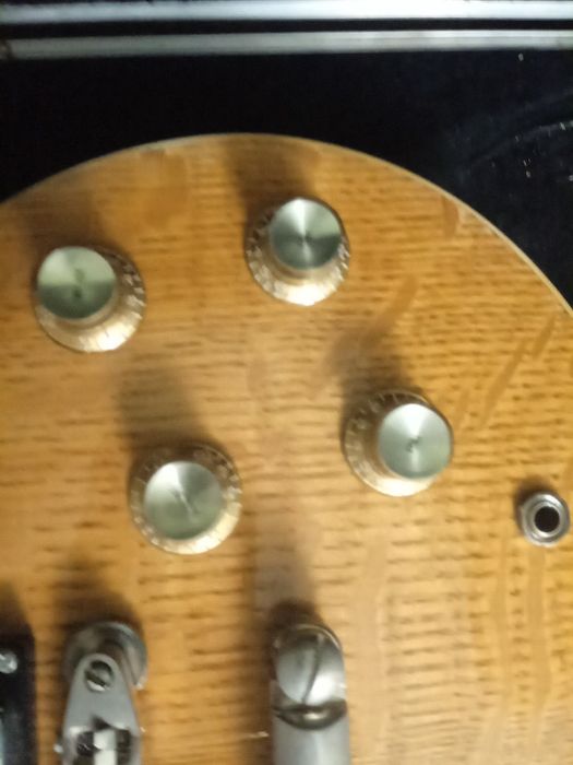 Продам электрогитару . Gibson.