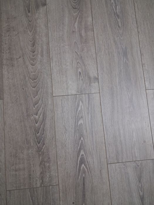 Продам 2 упаковки ламината