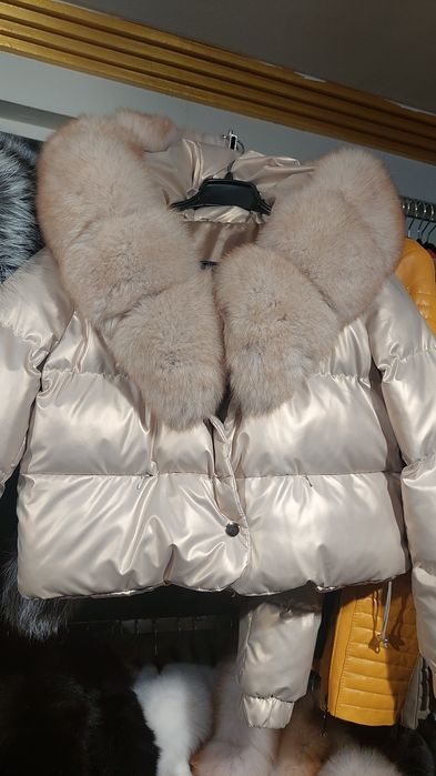 Vând geaca cu blana!