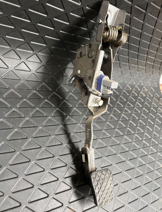 Pedala ambreiaj Mazda 6 2003-2007 Se ofera factura si garantie!