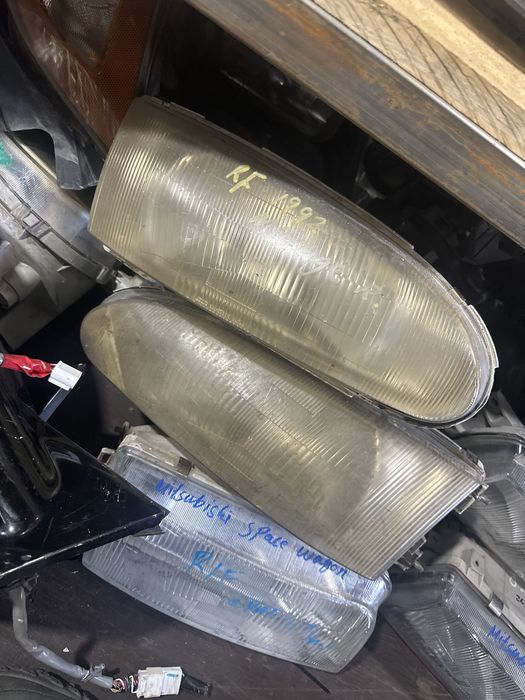 Левая фара на Mitsubishi Mirage