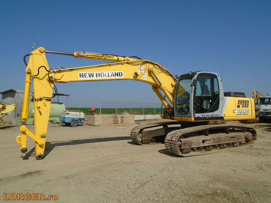 New Holland E 215 Excavator pe senile New Holland E215
