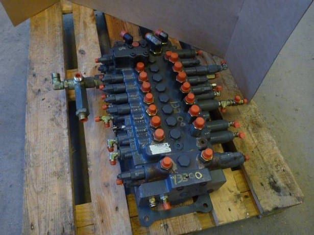 distribuitor hidraulic volvo ecr58 ult-014220