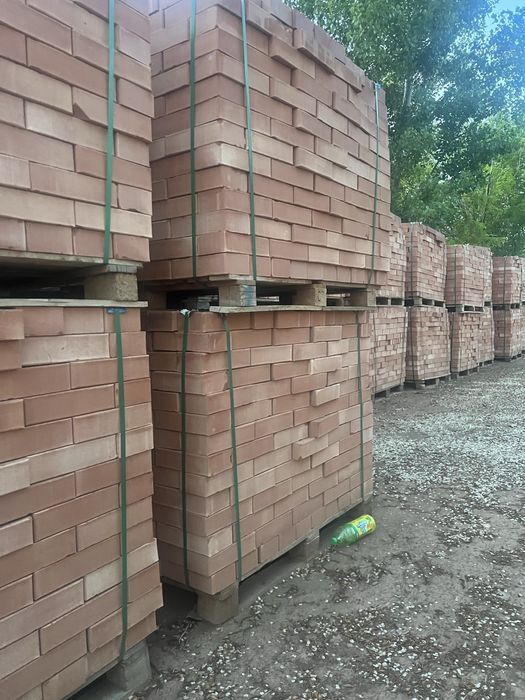 Керамический красный кирпич