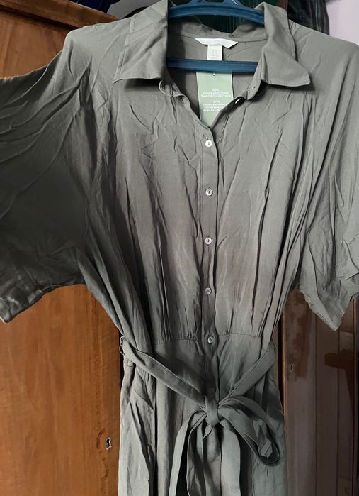 Платье H&M цвета хаки