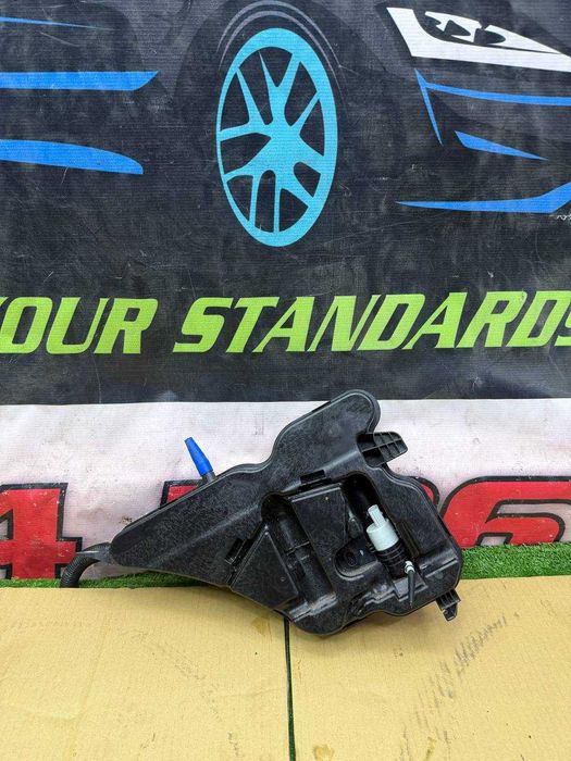 Vas lichid parbriz Bmw 7427885