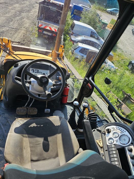 JCB 3CX Sitemaster 2003 – Cupă 4 în 1 + 4 cupe excavare