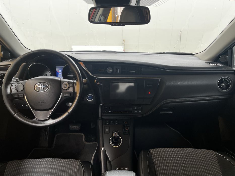 Toyota Auris hybrid - URGENT