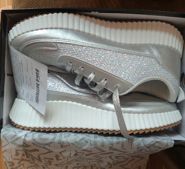 Сребрести дамски кецове нови