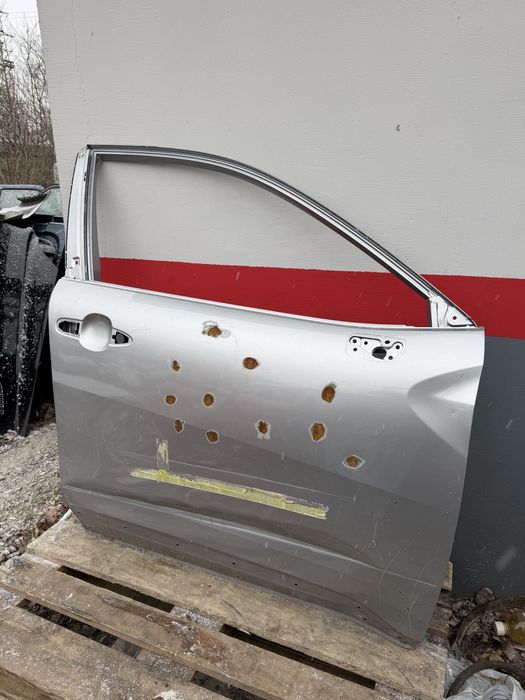 Предна дясна врата Toyota Corolla Cross 2024